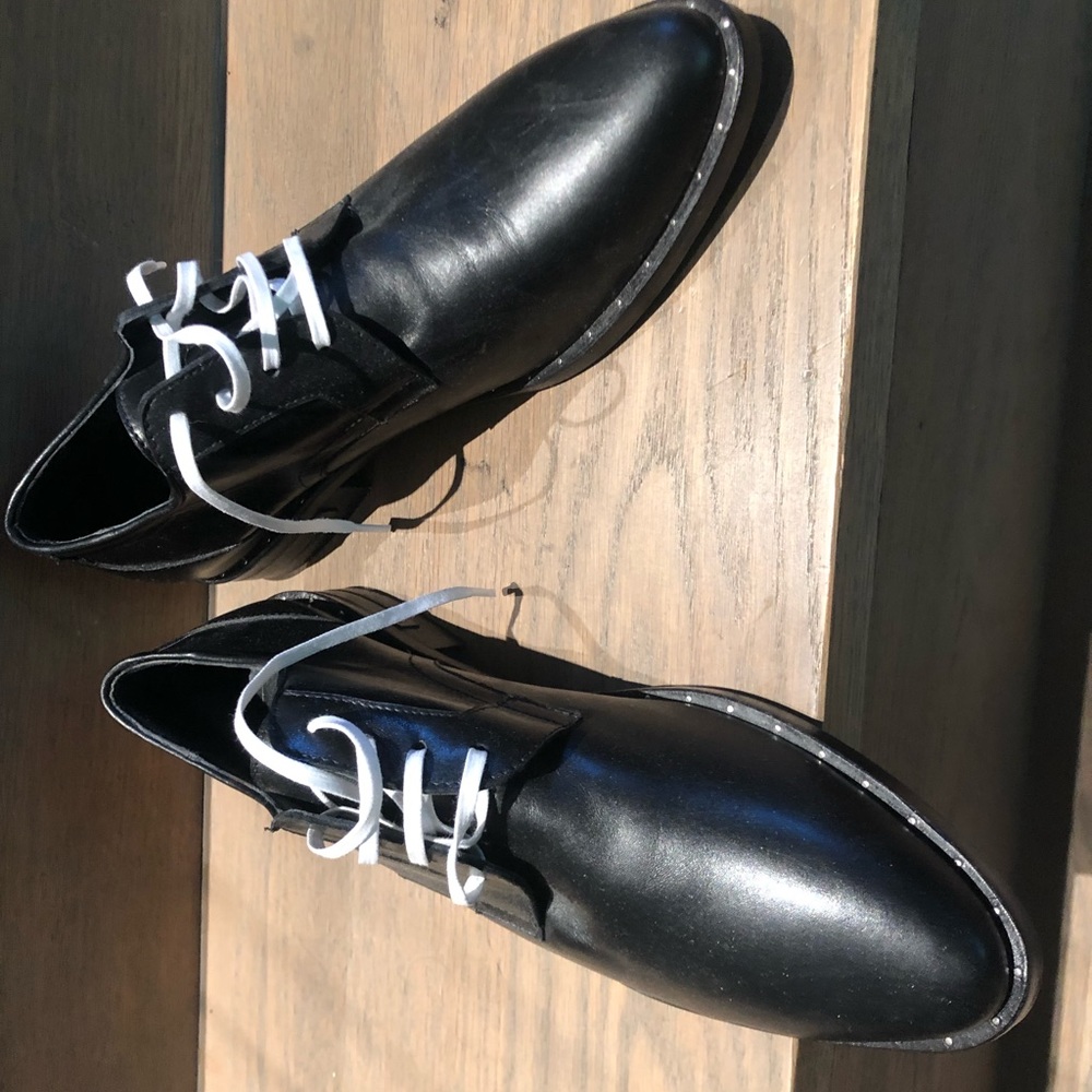 Freda Salvador sz37 never worn blck leath laceup